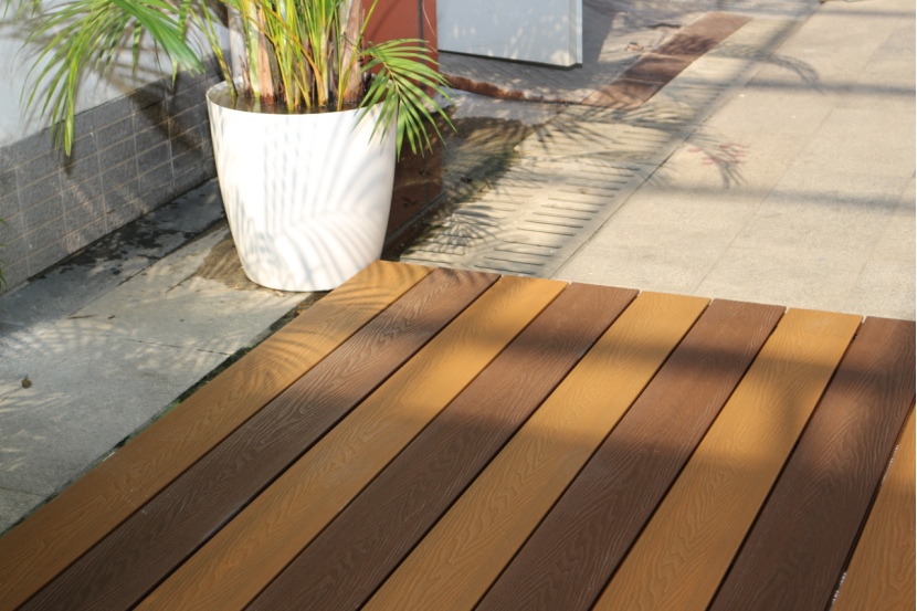 Two-tone decking